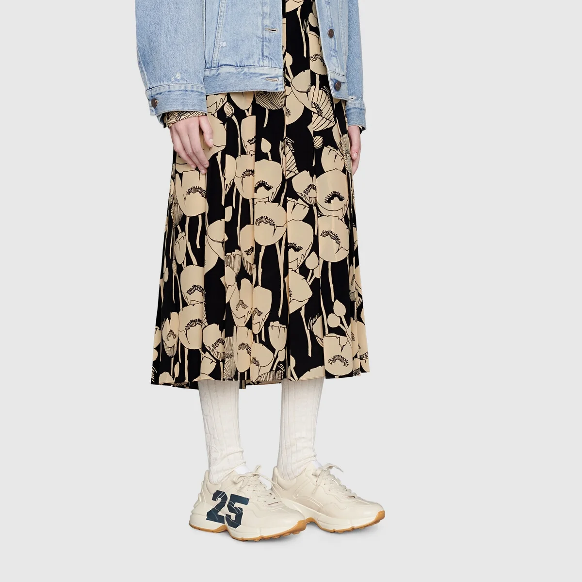 Women’s Rhyton sneaker with ’25’ view 8