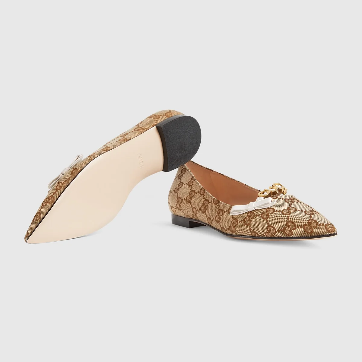 Women’s ballet flat with ‘GUCCI’