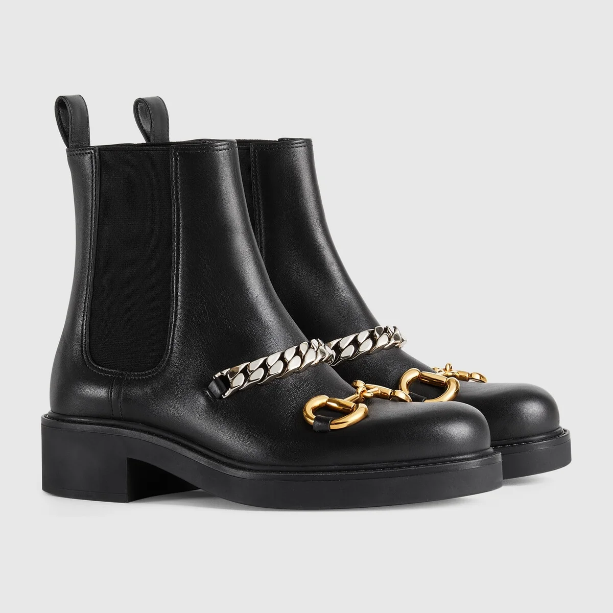 Women’s Chelsea boot with chain view 3