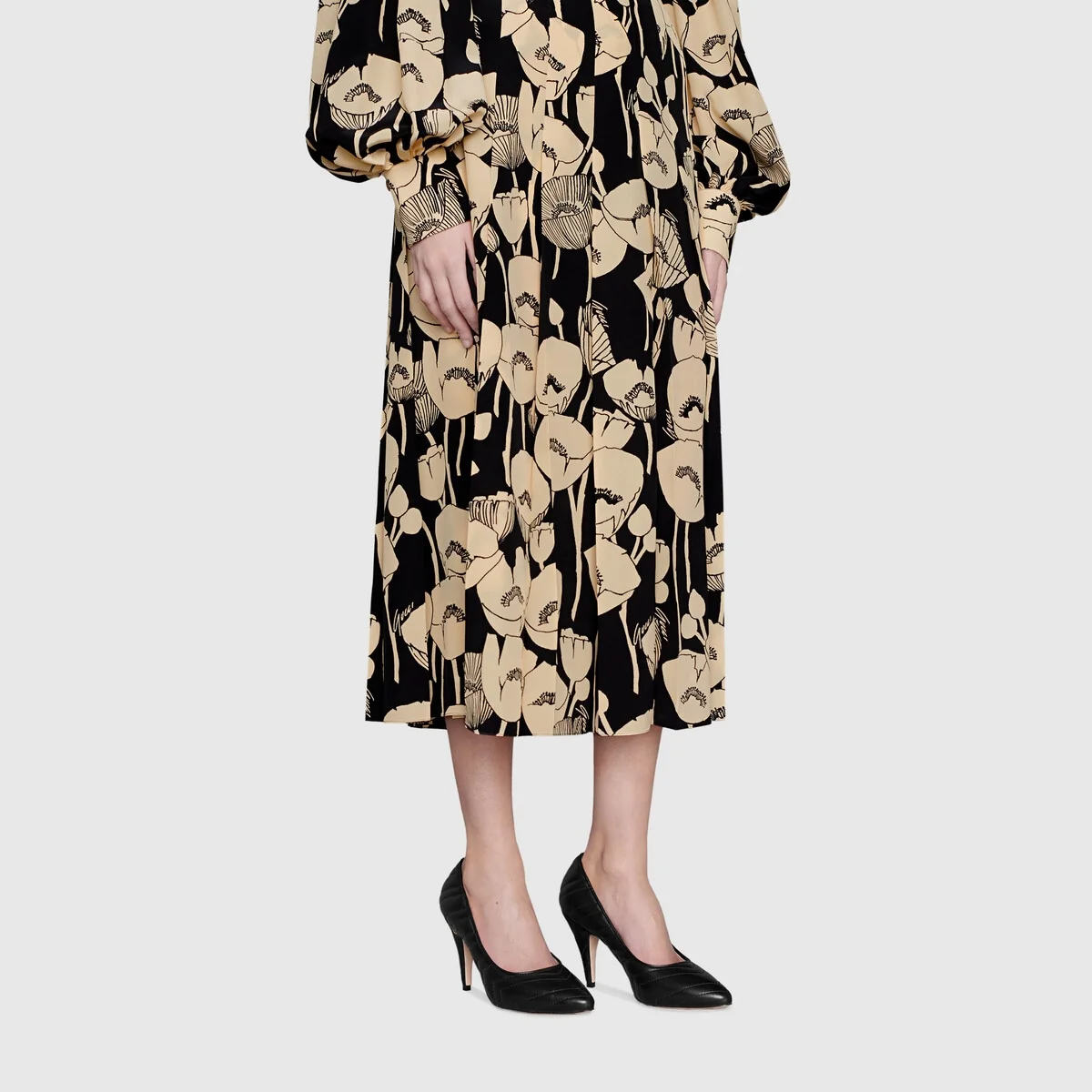 Womens matelasse pump view 7