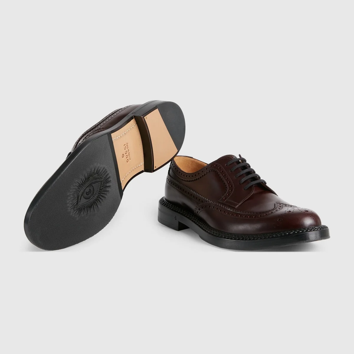Men’s lace-up shoe with brogue details